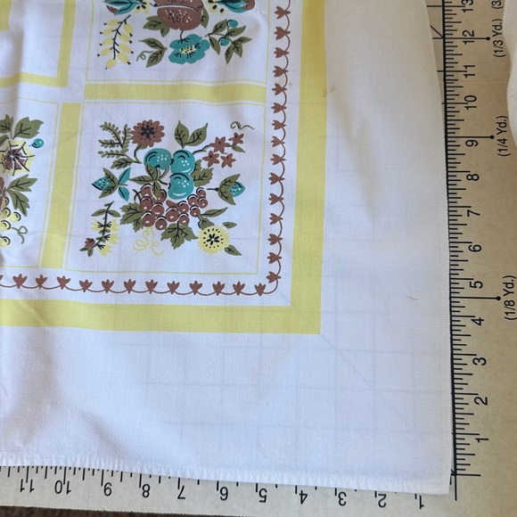 Vintage 1960s Yellow & White Tablecloth – Floral Border Print – 60” x 50” - Picture 3 of 14